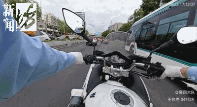 事发上海晚高峰！汹涌车流中<strong></p>
<p>合约交易数据</strong>，一男子绝望跳车，直奔民警而去……