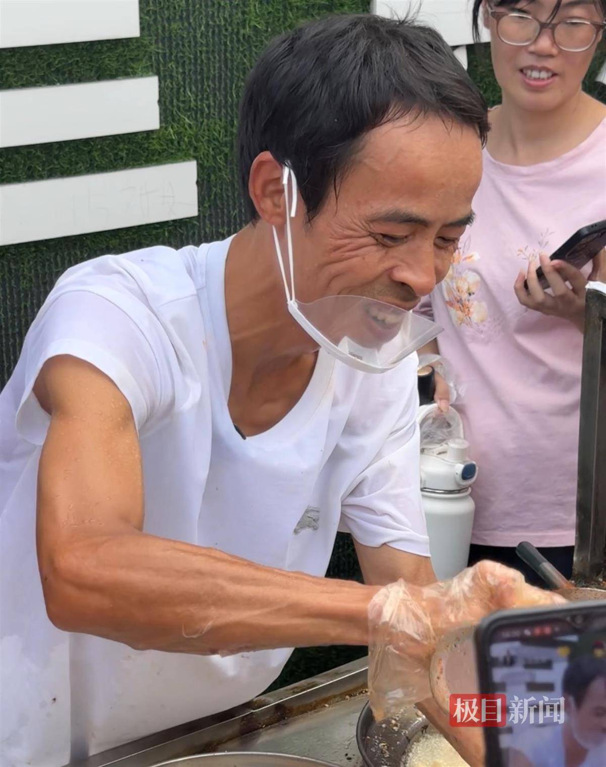 对话鸡排哥李俊永：爆火后每天一二十个镜头对着我<strong></p>
<p>合约交易数据</strong>，未来不考虑直播带货，更愿意和顾客待在一起