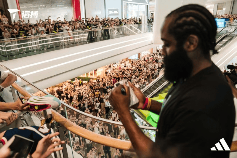 对话滔搏｜不甘再当“耐克阿迪们”的推手，这家港股零售巨头要为自己搭台