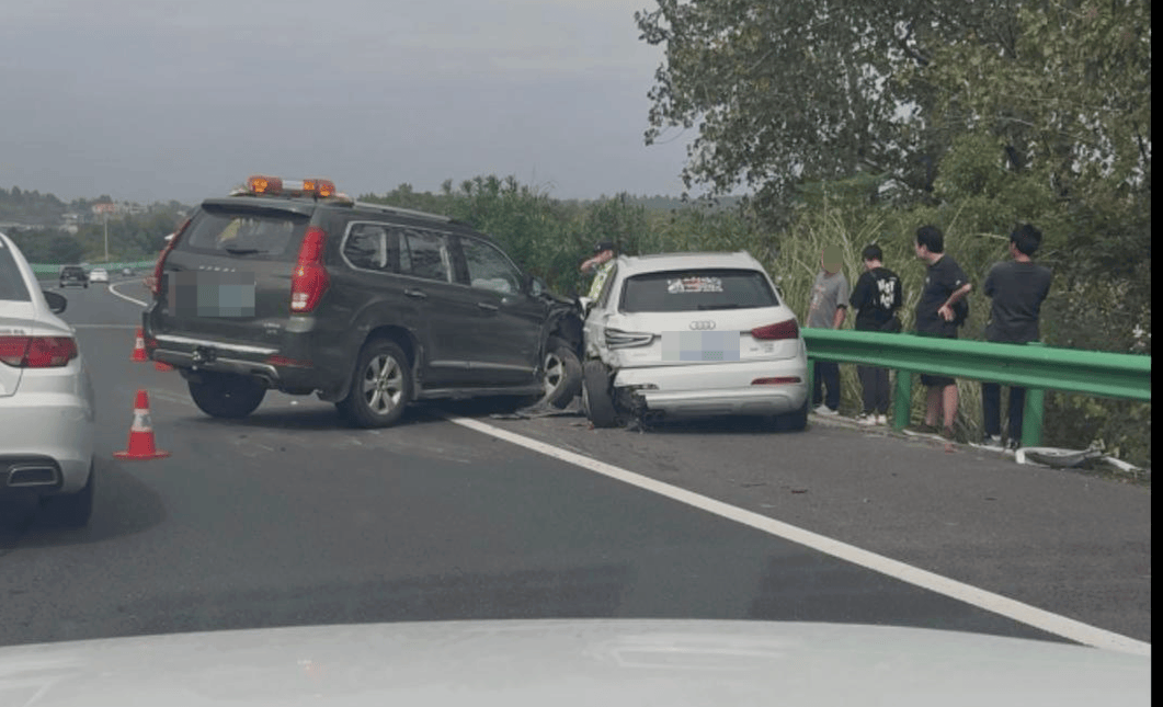 “司机像没意识了一样！”男子称SUV在高速上慢行、撞上石墩也不停<strong></p>
<p>币商城</strong>，交警：司机目前无生命危险