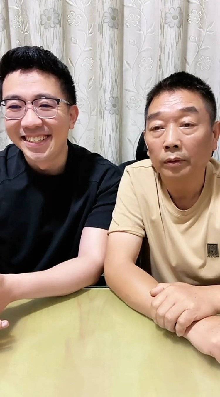 章莹颖男友国庆探望章父并协助直播<strong></p>
<p>币商城</strong>，网友劝其早点结婚，本人回应