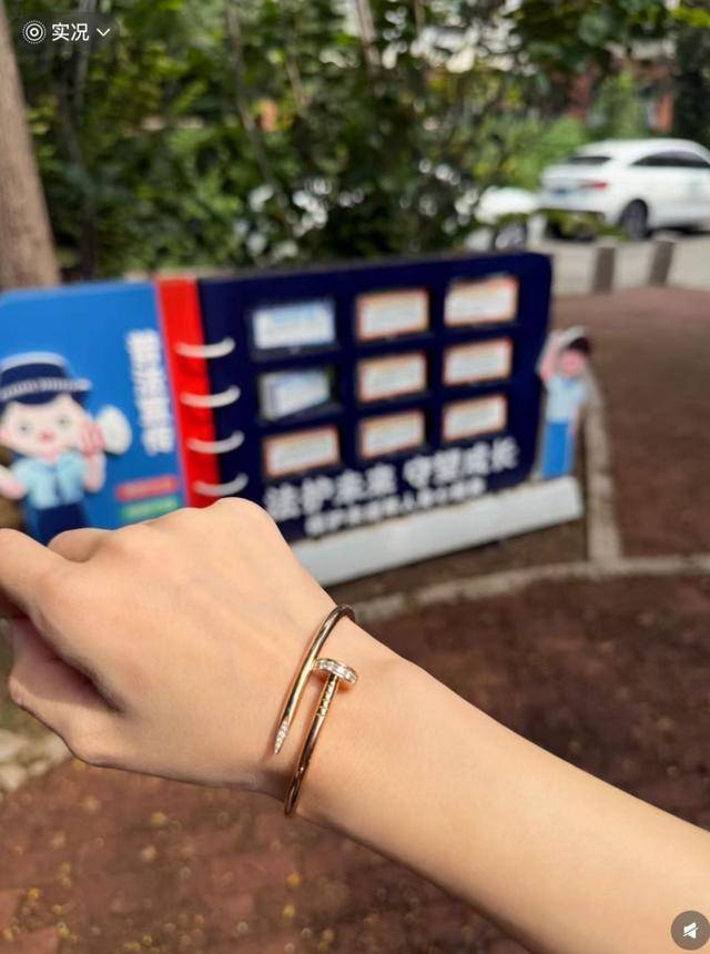 女子在周杰伦济南演唱会丢失11万手镯<strong></p>
<p>币商城</strong>，发帖求助奇迹出现！