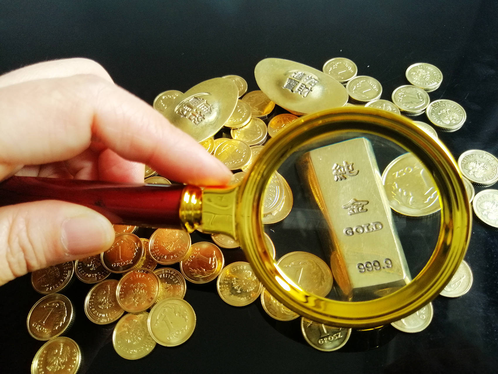 国际金价<strong></p>
<p>法币</strong>，再创历史新高！消费者：从今年年中一直观望到十一，没想到越等越贵！机构：仍上涨空间