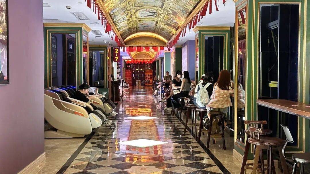 国庆档热片扎堆 市民“观影过节”成新潮流