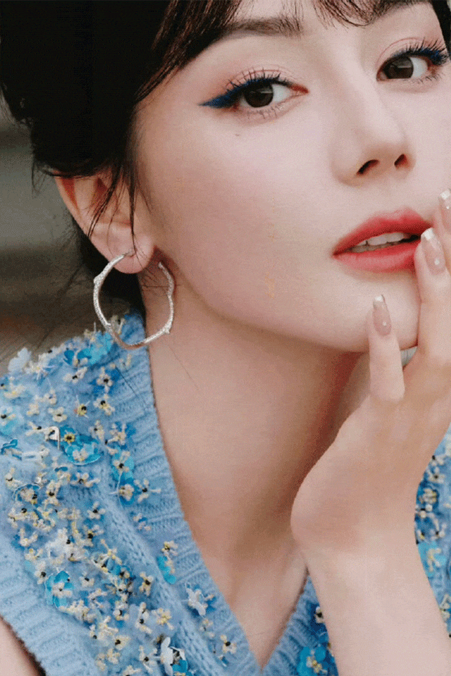 时装周上的女明星<strong></p>
<p>法币</strong>，秋冬氛围感一键封顶！