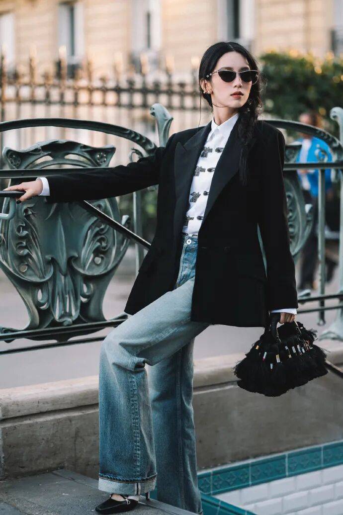 时装周上的女明星<strong></p>
<p>法币</strong>，秋冬氛围感一键封顶！