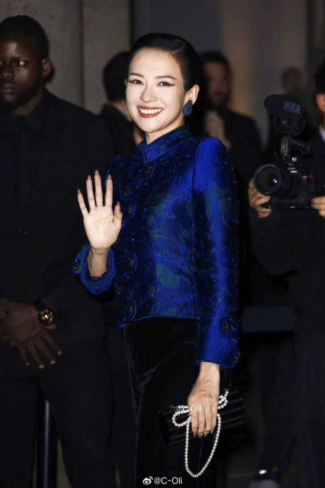 时装周上的女明星<strong></p>
<p>法币</strong>，秋冬氛围感一键封顶！