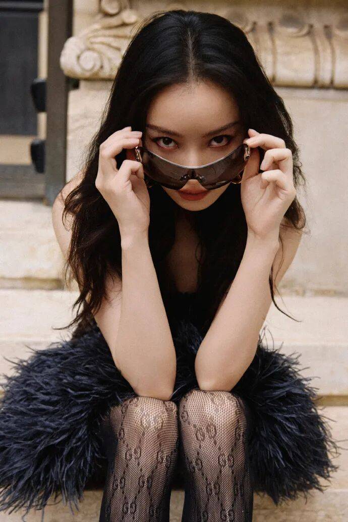 时装周上的女明星<strong></p>
<p>法币</strong>，秋冬氛围感一键封顶！