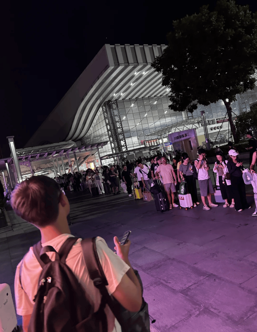 深圳北站凌晨返深被刷爆<strong></p>
<p>墨子币</strong>！附近叫车超200人？别慌！公交地铁加班护送