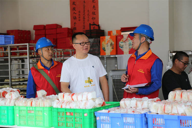 阖家团圆时<strong></p>
<p>墨子币</strong>，他们守护蓉城灯火