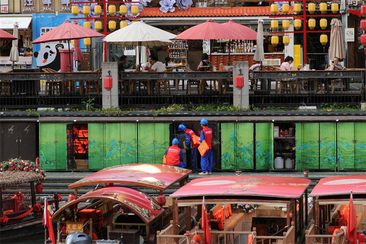 阖家团圆时<strong></p>
<p>墨子币</strong>，他们守护蓉城灯火