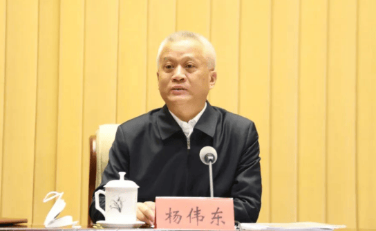 因工作变动<strong></p>
<p>墨子币</strong>，杨伟东辞去内蒙古自治区政协副主席职务