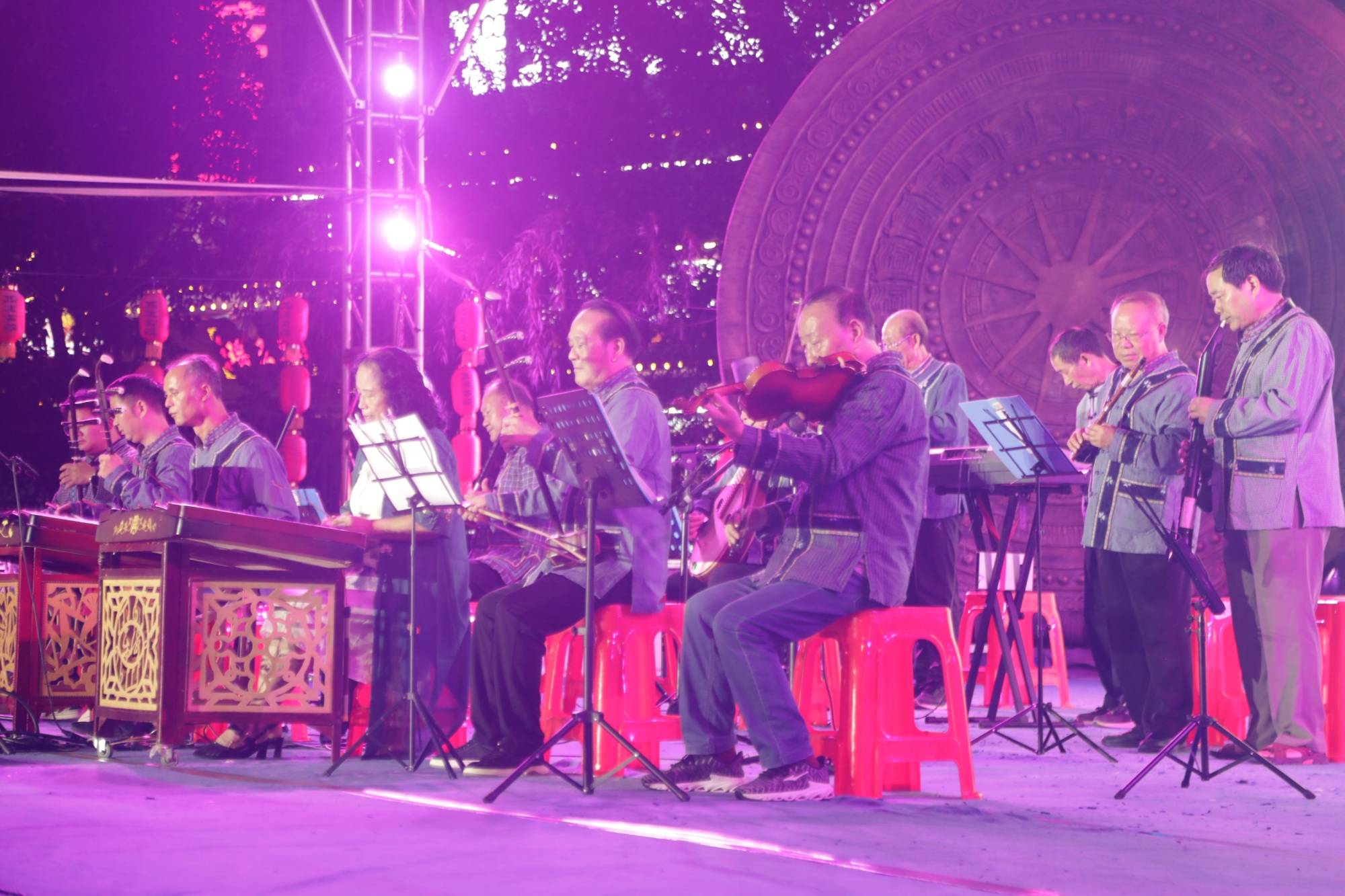 月映火塘 悦唱荔波<strong></p>
<p>墨子币</strong>!这场中秋音乐晚会点燃团圆夜