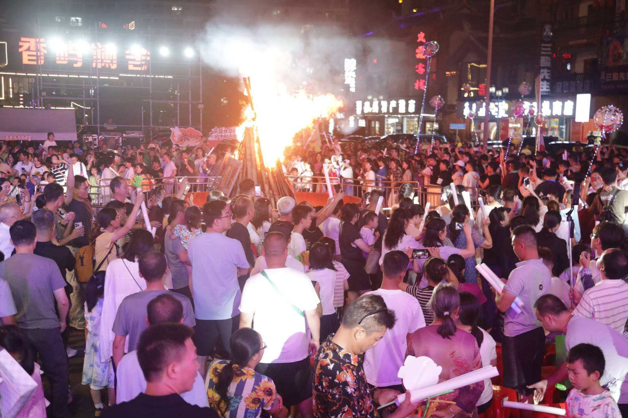 月映火塘 悦唱荔波<strong></p>
<p>墨子币</strong>!这场中秋音乐晚会点燃团圆夜