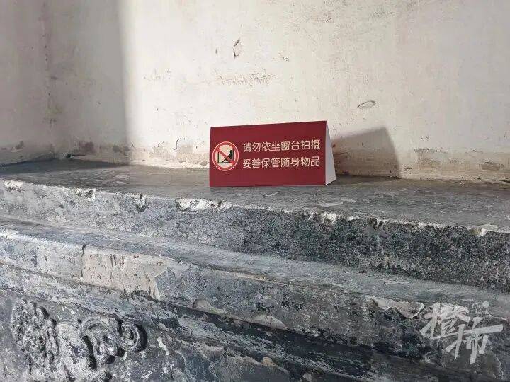 打卡拍照<strong></p>
<p>墨子币</strong>，再美也不能用生命对焦