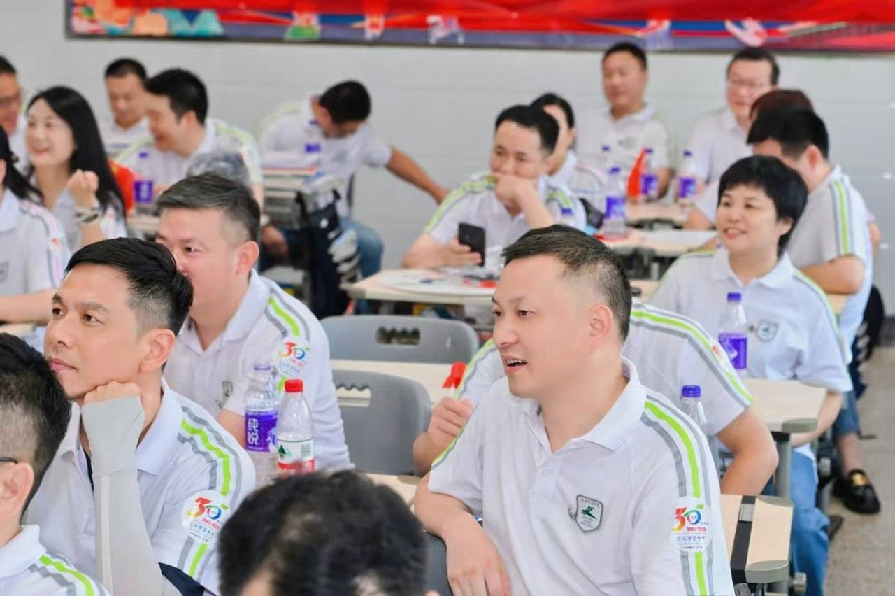 那个让老师骄傲的“调皮”班级！30年同学聚会<strong></p>
<p>ect币</strong>，还伴有一封来自贵州的感谢信