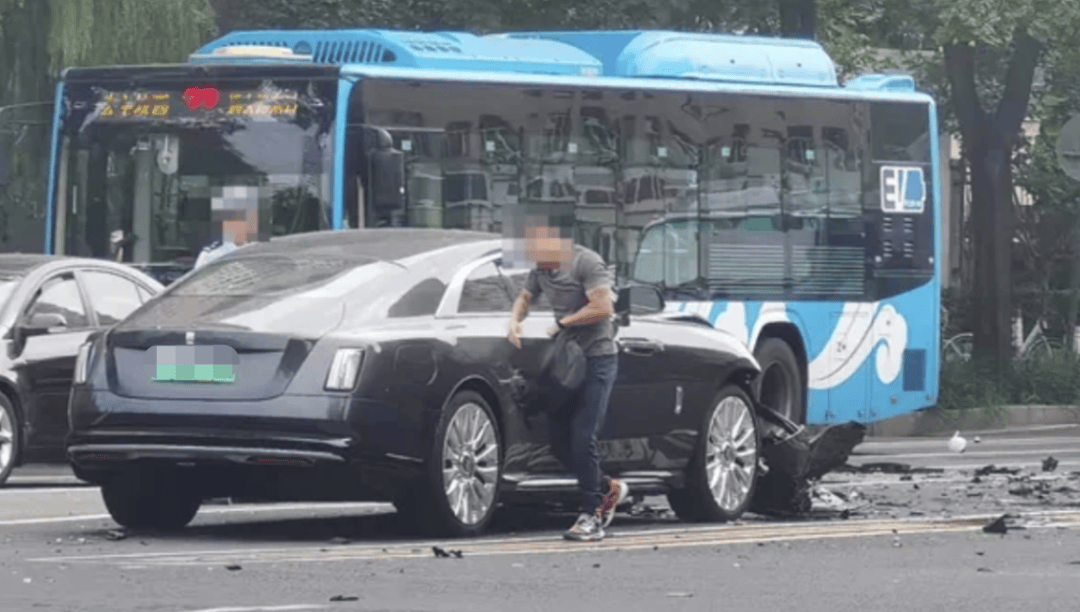 “劳斯莱斯逆行车祸”事件白车家属发声：“丈夫多处骨折！往后日子不知道怎么过”<strong></p>
<p>基本币</strong>，陈震深夜再道歉，并回应“我方律师会全力配合”