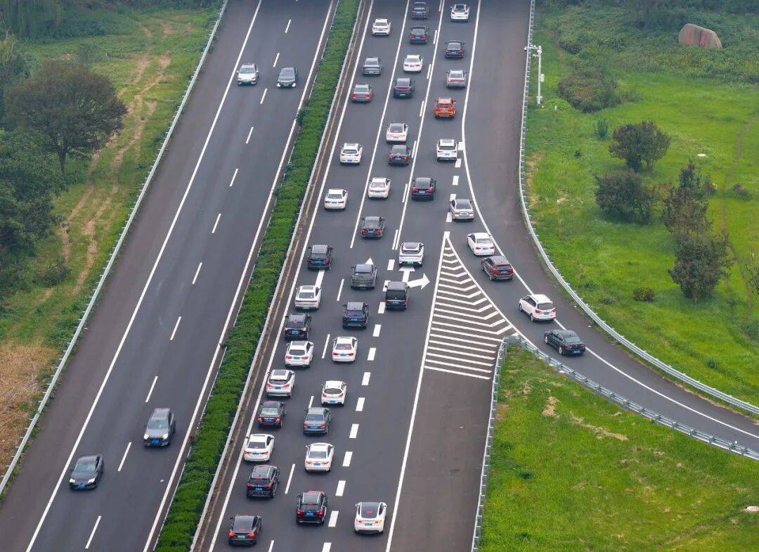 “开了15个小时<strong></p>
<p>基本币</strong>，凌晨4点才回到家！”杭州多个高速进口已关闭，自驾返程必看！