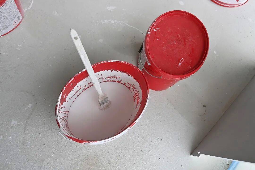 西安一名48岁油漆工地下室刷漆中毒<strong></p>
<p>币村网</strong>，抢救四天后离世，警方已介入