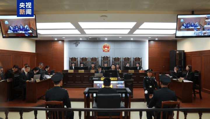 “司机泄愤撞死一家三口”<strong></p>
<p>币村网</strong>，逝者家属最新发声