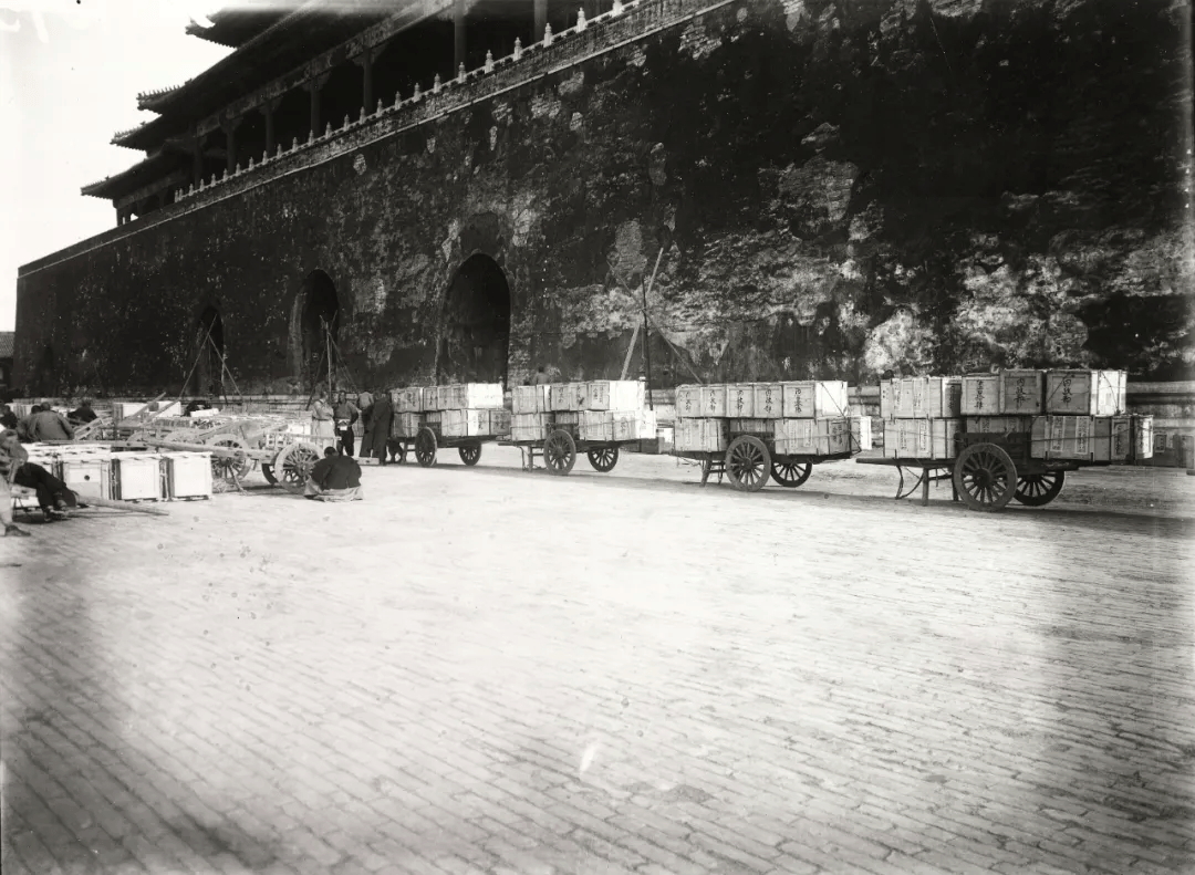 今天是故宫博物院百岁生日<strong></p>
<p>币村网</strong>，让我们回顾她这一百年的史诗