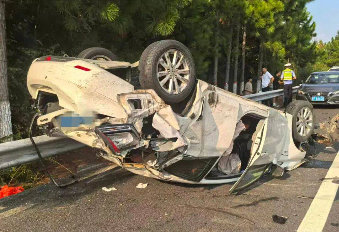 “我撒谎天打雷劈！”男子高速突然强行变道致翻车<strong></p>
<p>币村网</strong>，反诬赖对方