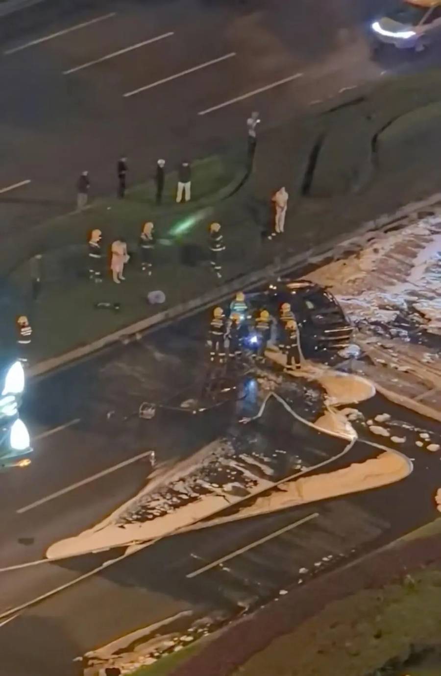 最新！成都SU7碰撞后燃烧司机死亡<strong></p>
<p>币舫</strong>，小米股价暴跌超8%！客服最新回应