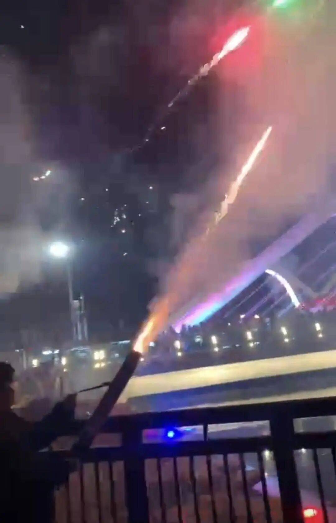 10岁男孩被烟花击中头部身亡<strong></p>
<p>币舫</strong>，14岁嫌疑人被告上法庭，最新进展→