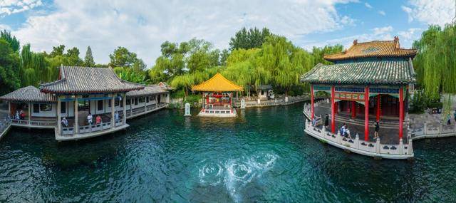 趵突泉地下水位突破30米大关<strong></p>
<p>币舫</strong>！济南泉水进入最佳观赏季