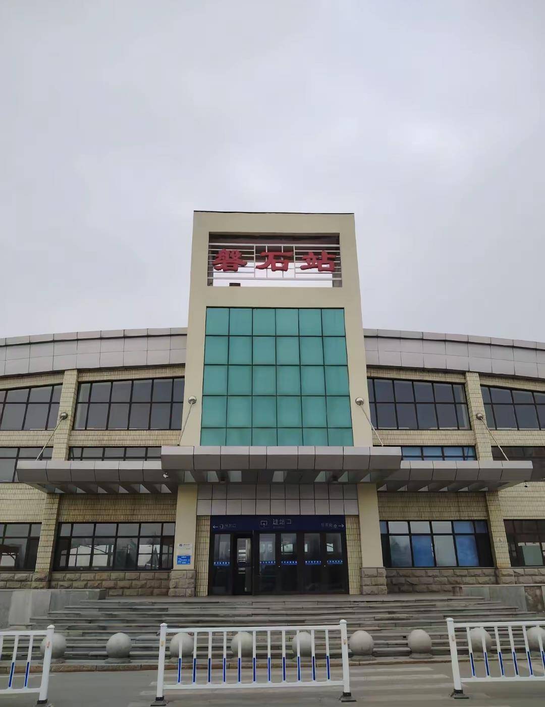 评论丨火车站不让旅客进站候车<strong></p>
<p>币舫</strong>？公共服务不能只算经济账