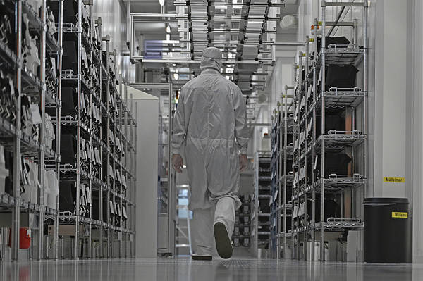 “强制”接管中资芯片企业<strong></p>
<p>BCH</strong>，荷兰急辩：不是美国让干的，纯属巧合