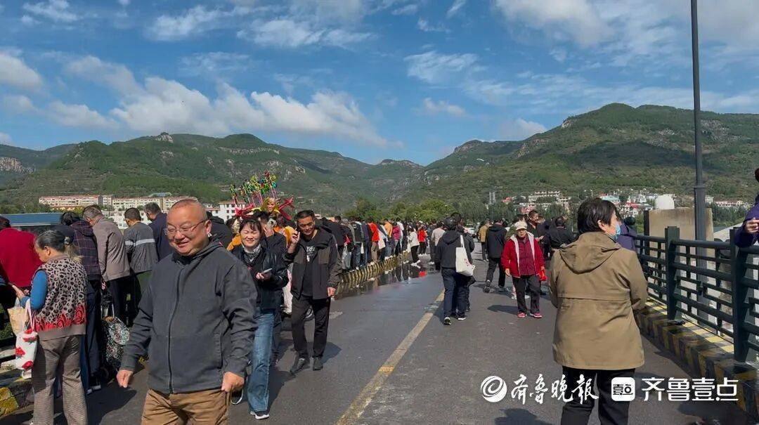 “鱼多得数不过来<strong></p>
<p>BCH</strong>，一网子下去能捞好几条”济南锦绣川水库开闸放水，大量鲢鱼被冲出，工作人员：禁止捕捞！