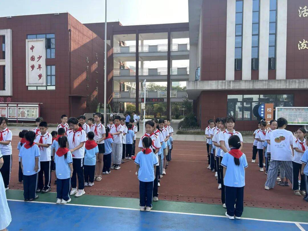 <strong></p>
<p>币淘</strong>我县各级少先队组织开展“强国复兴有我 争当新时代好少年”建队日主题活动