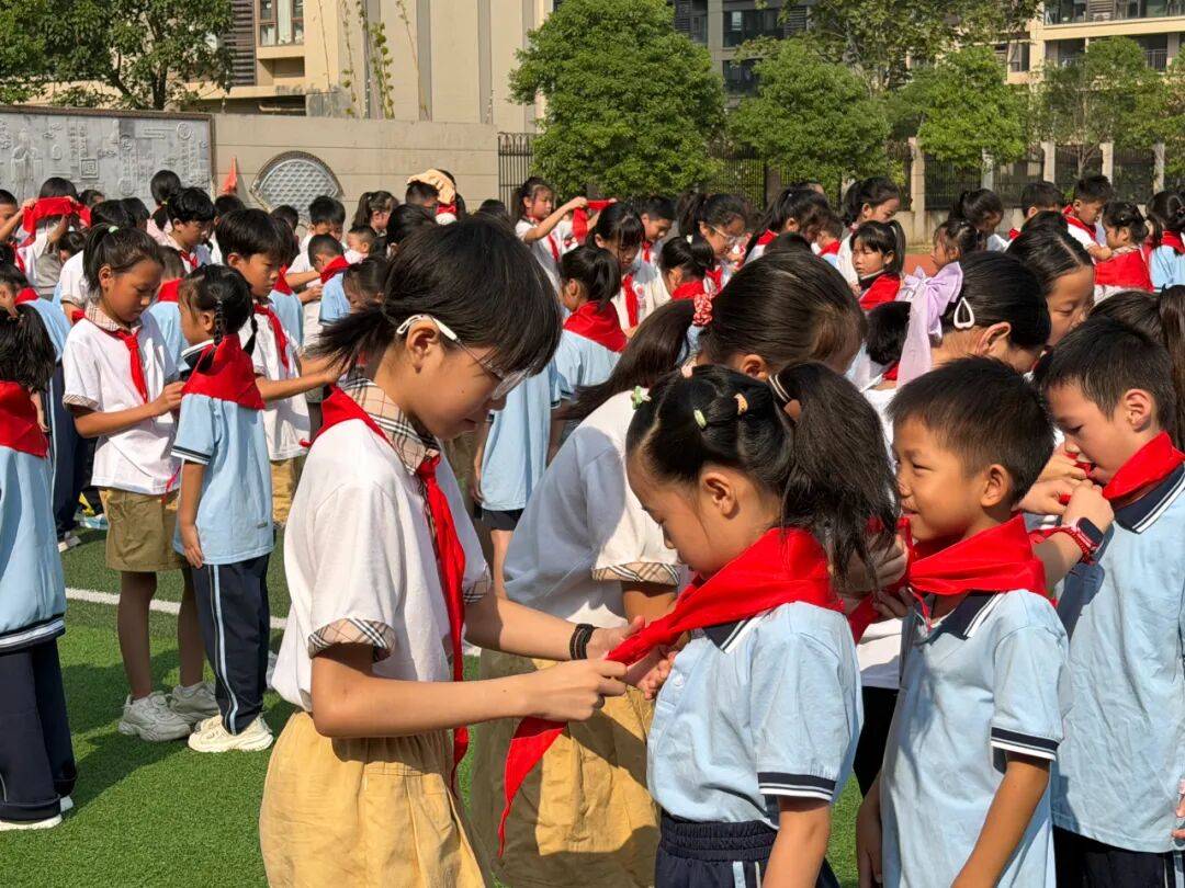 <strong></p>
<p>币淘</strong>我县各级少先队组织开展“强国复兴有我 争当新时代好少年”建队日主题活动