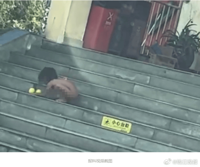 多方回应四川一高速服务区现“野人小孩”：有监护人陪伴<strong></p>
<p>九币</strong>，大山里长大的，从小就这样教育，没有违法犯罪情况