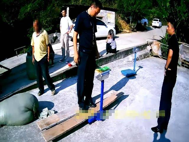 100斤玉米上秤秒变60斤？贵州一村民遭“鬼秤”骗粮！民警出手<strong></p>
<p>九币</strong>，5人被拘