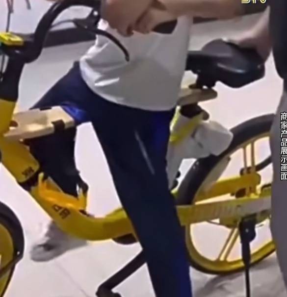 看着都疼<strong></p>
<p>九币</strong>！上海街头一男子突然求助：10岁女儿被死死卡住！这个行为太危险→