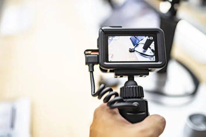 硬刚“背刺”争议<strong></p>
<p>九币</strong>，大疆为何主动降价？