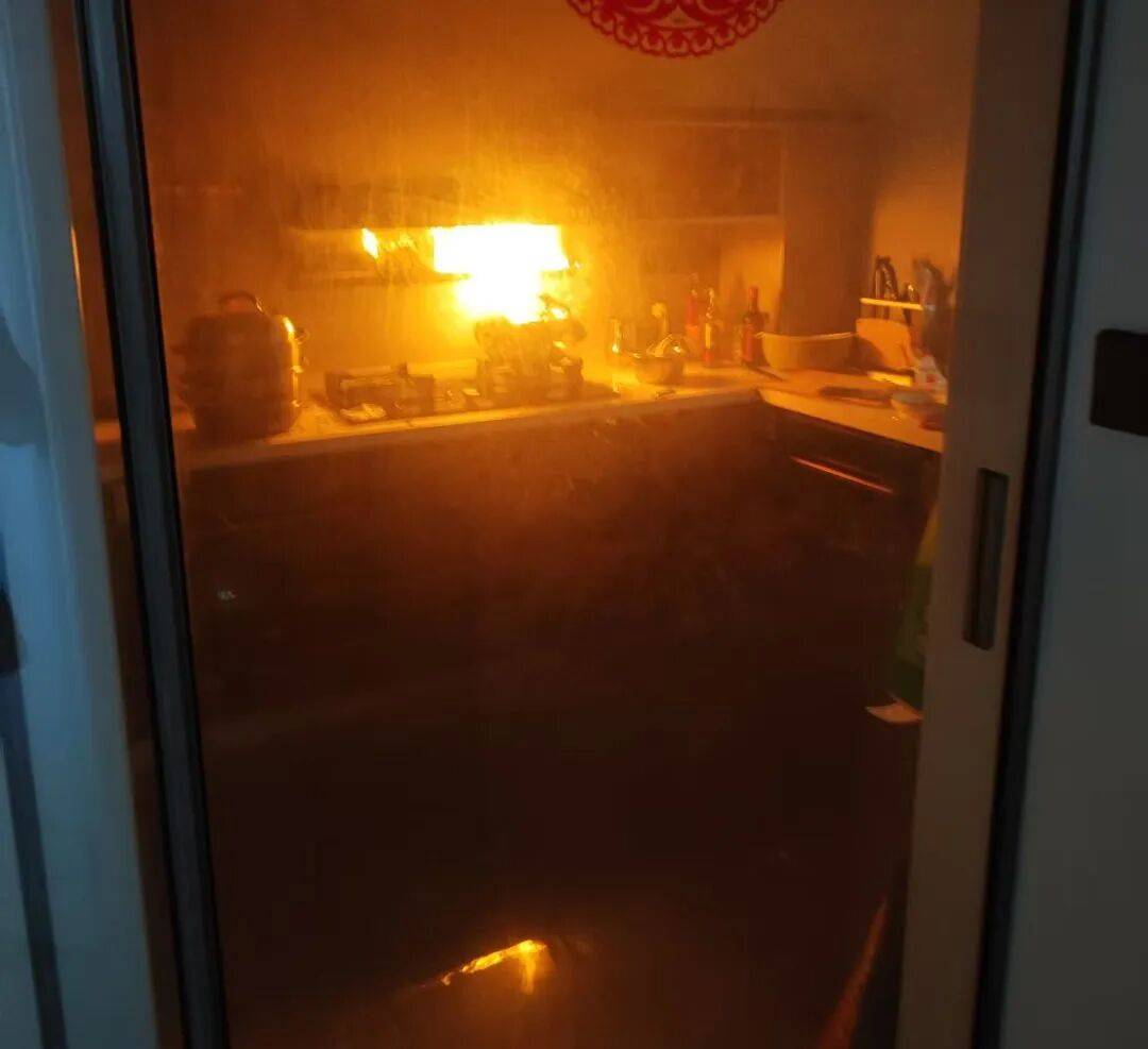 以案为鉴 | 家中起火前<strong></p>
<p>九币</strong>,他们都曾接到一通电话……