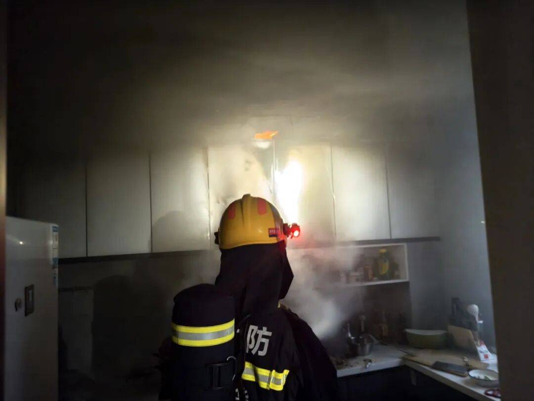 以案为鉴 | 家中起火前<strong></p>
<p>九币</strong>,他们都曾接到一通电话……