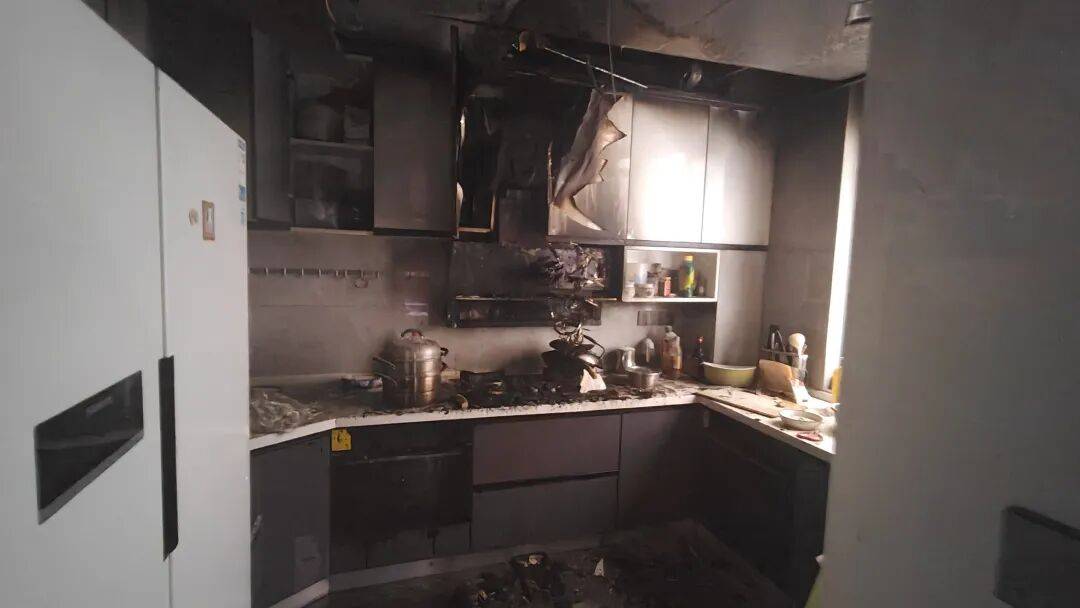 以案为鉴 | 家中起火前<strong></p>
<p>九币</strong>,他们都曾接到一通电话……