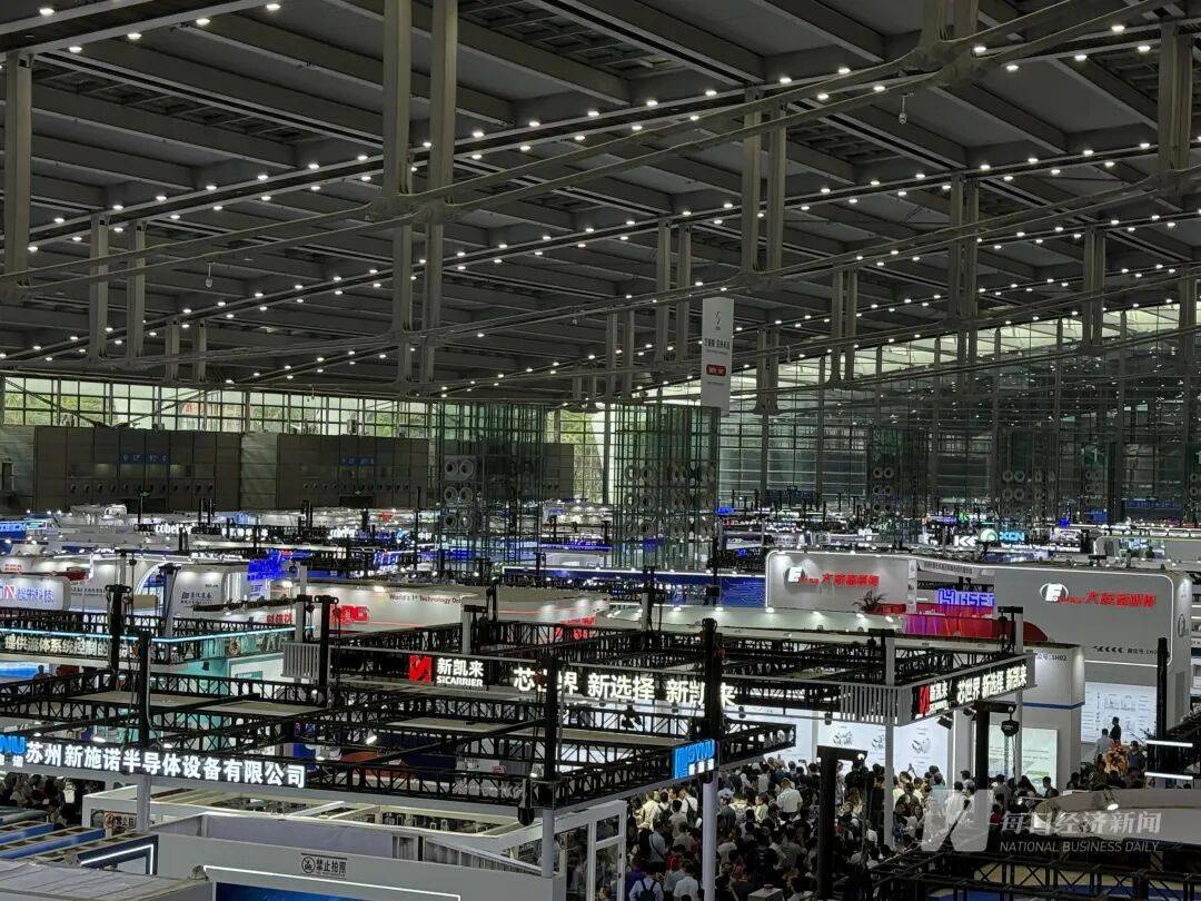 “我们特地赶早来的<strong></p>
<p>九币</strong>，你们的光刻机在哪里？”深圳一家成立才几年的公司，今天爆火！