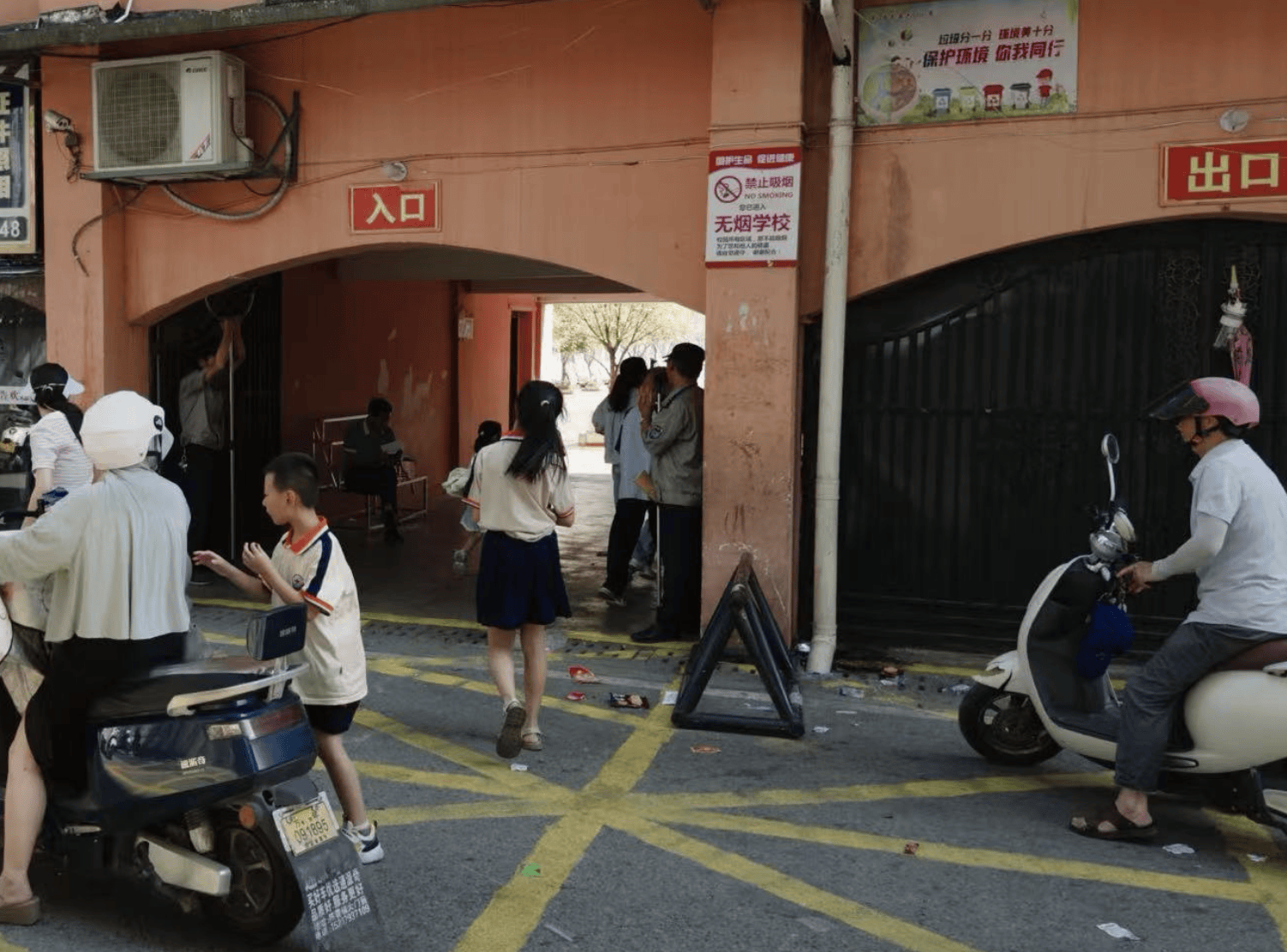 在县城当老师<strong></p>
<p>法币100</strong>，没那么吃香了