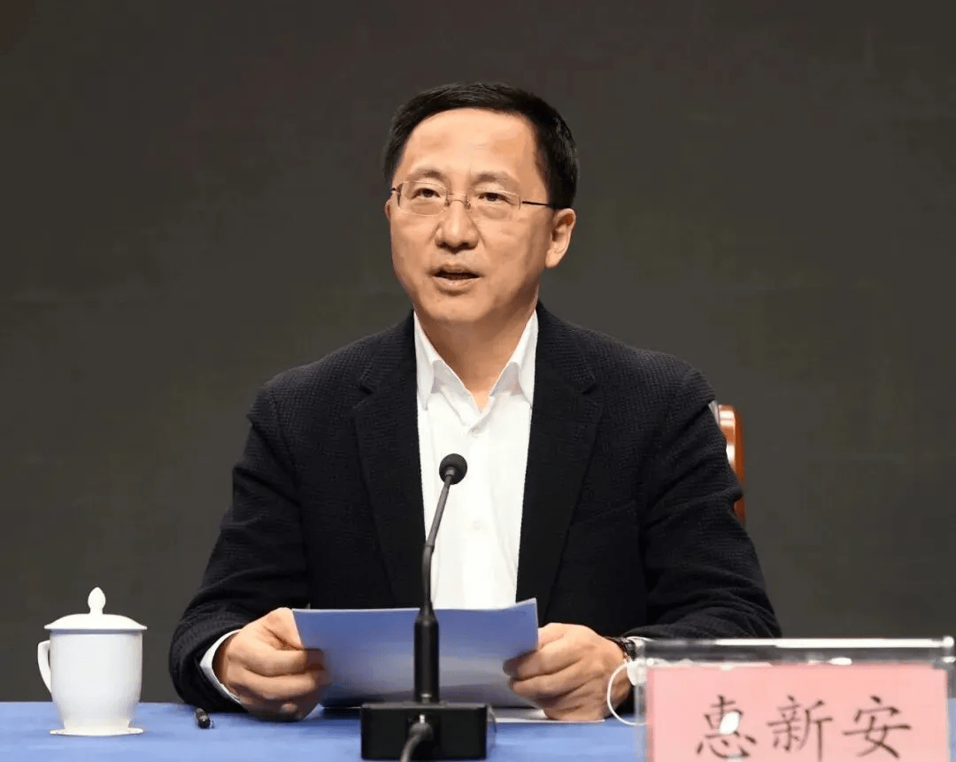 中纪委发布8人被查<strong></p>
<p>法币100</strong>，有“内鬼”主动投案