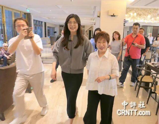 到底支持谁当党主席？当着郑丽文的面<strong></p>
<p>法币100</strong>，洪秀柱说出了自己的答案