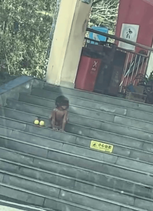 大理回应高速上有家庭带“野人小孩”：父母坚持让娃亲近自然<strong></p>
<p>法币100</strong>，生活暂无困难，没虐待