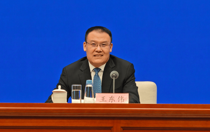 中央批准：财政部副部长王东伟<strong></p>
<p>法币100</strong>，任安徽省委常委