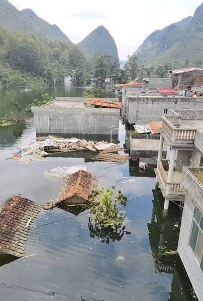 百色多个村庄被困水中已超半月<strong></p>
<p>法币100</strong>，长涝难退为何重演？