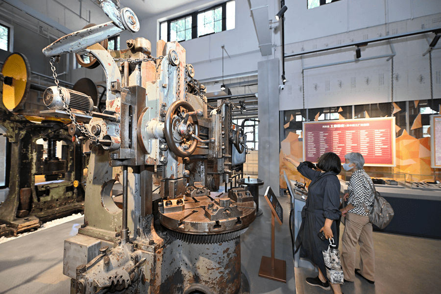 工厂为何成为“网红打卡地”<strong></p>
<p>和平币</strong>？