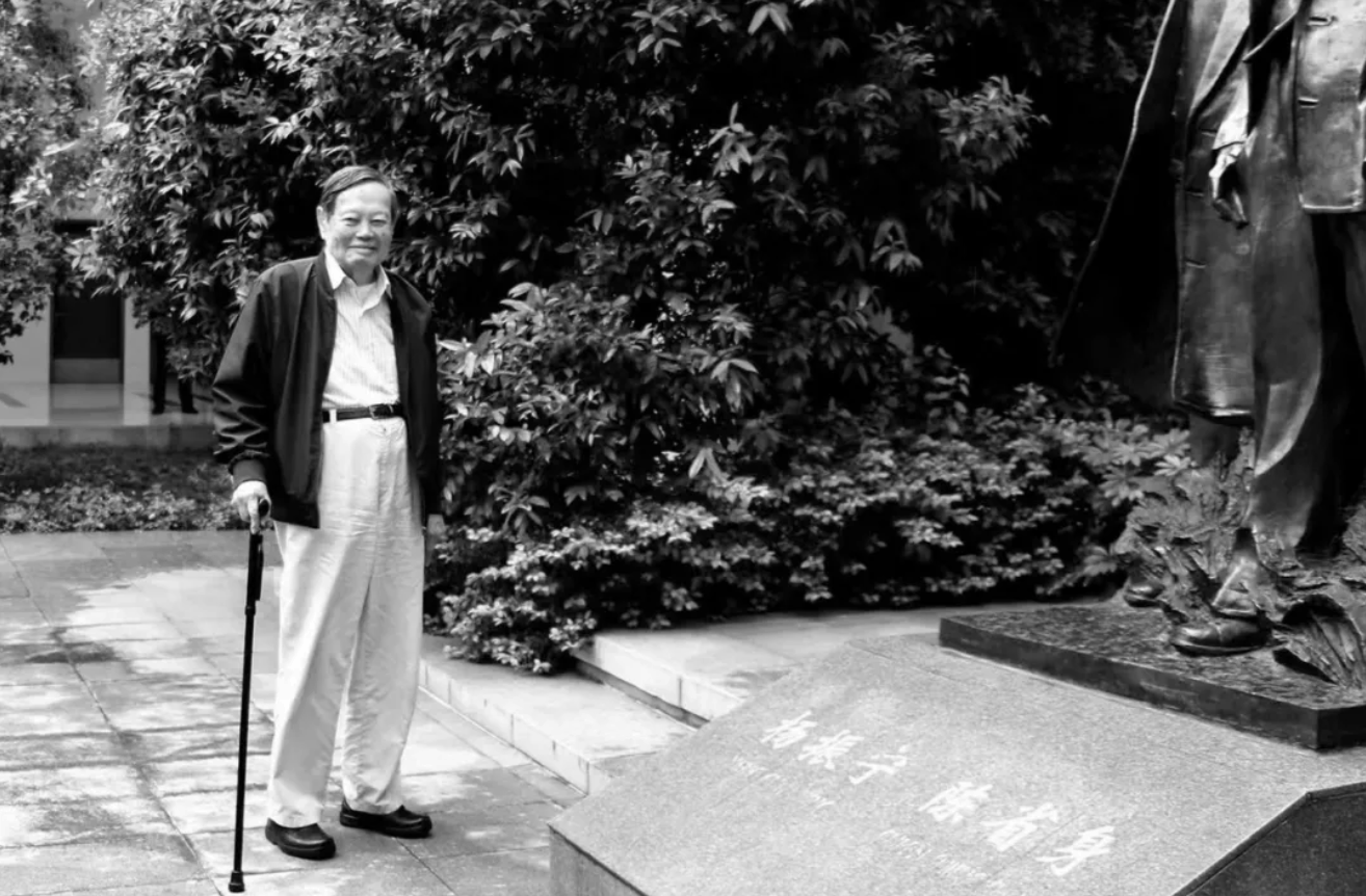 杨振宁为什么连续32年担任东莞理工学院名誉校长<strong></p>
<p>和平币</strong>？